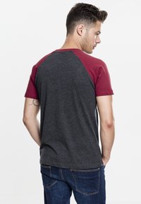 Urban Classics RAGLAN CONTRAST  - T-shirts med print - mottled gray/burgundy