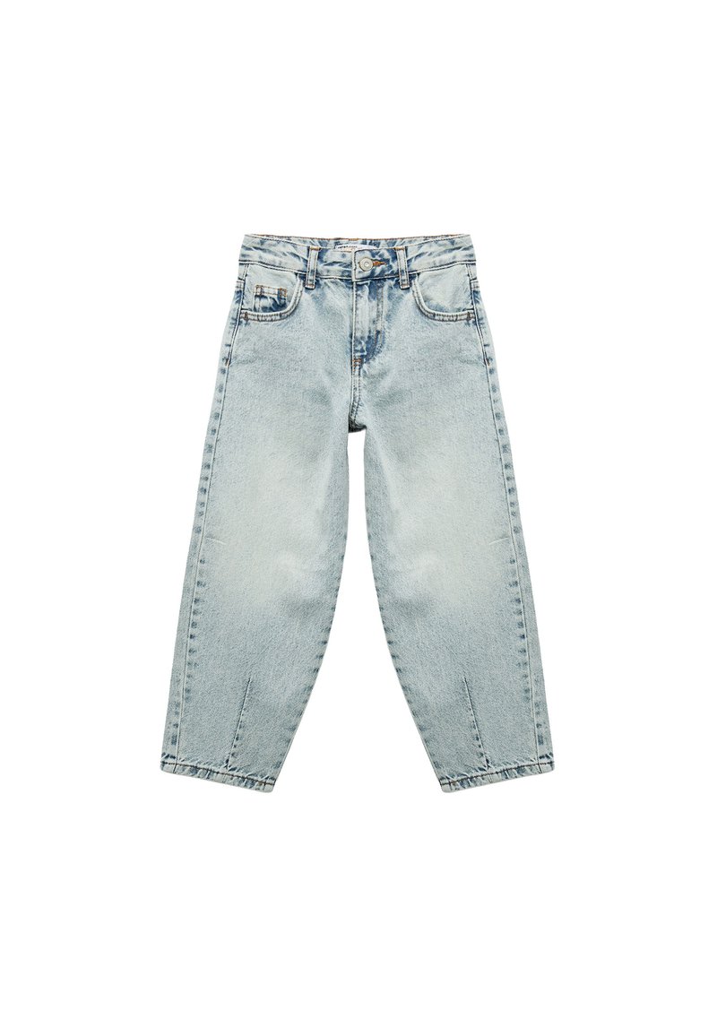 Jeans de color azul claro con un corte holgado, cintura alta, cinco bolsillos y un ligero desgastado. Fabricados con denim de textura suave y piernas rectas.