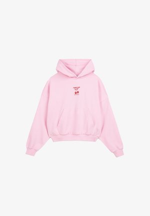 Jasnoróżowa bluza z kapturem, przednią kieszenią i małym czerwonym napisem „Tennis Club” oraz graficznym motywem skrzyżowanych rakiet tenisowych na piersi.