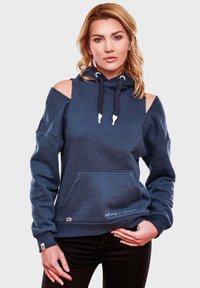 Sudadera azul marino con hombros descubiertos, capucha con cordón, bolsillo frontal y texto bordado. Tejido suave y puños acanalados.