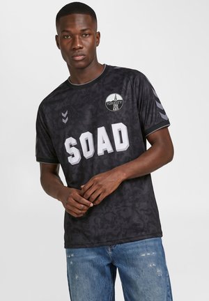 Hummel, HUMMEL HMLSOAD TOUR 26 CAMO JERSEY S/S UNISEX - T-shirts print - black grey