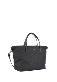 Svart tote-väska med en strukturerad mönster, dubbla handtag överst och avtagbar axelrem, med en silverfärgad logotypaccent.