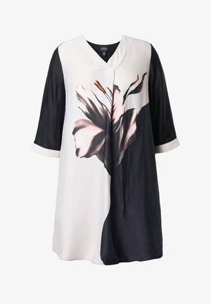 Blomstertrykt tunika med V-hals, der har sorte og hvide farveblokke. Lavet af glat stof, med trekvartærmer og en afslappet pasform.