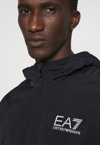 EA7 Emporio Armani JACKET - Kevyt takki - black/white
