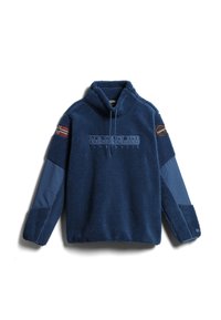 Blå fleecepullover med en mjuk, texturerad yta. Har hög krage, kontrasterande blått tyg på ärmarna och broderad logotyp.