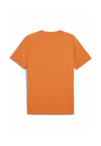 Simpel orange T-shirt med korte ærmer vist fra ryggen, med rund halsudskæring og raglanærmer på en hvid baggrund.