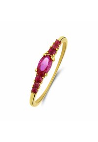 Gouden ring met een ovaal roze edelsteen, geflankeerd door vijf kleinere ronde roze stenen, met een gepolijste afwerking en een gladde band.