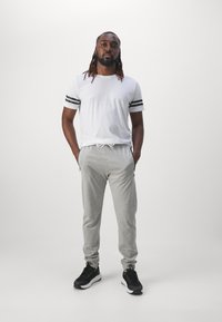 Champion ICON PANTS - Tepláky - grey