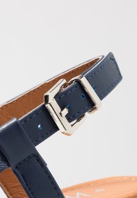 Wallis Sandály na platformě - dark blue