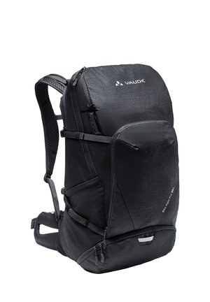 Zaino da trekking nero realizzato in tessuto resistente, con spallacci regolabili, tasca frontale con zip e dettaglio del logo. Design compatto ed ergonomico.