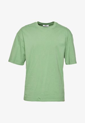 Jasnozielona koszulka z krótkim rękawem, wykonana z bawełny, z klasycznym okrągłym dekoltem i luźnym krojem, o prostym, jednolitym wzorze bez widocznych motywów.