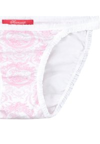 Rosa und weiße gemusterte Unterwäsche mit floralem Design, gerafftem elastischen Bund und Rüschendetails entlang der Kanten. Markenlabel sichtbar.