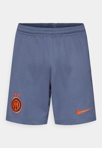Shorts de sport gris avec une taille élastique, arborant un logo Nike orange et un emblème de l'Inter de Milan avec deux étoiles. Tissu texturé.