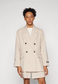 Jack & Jones JORDAYTON OVERSIZED SHORTS SUIT - Costume - feather gray