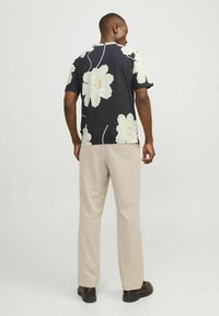 Jack & Jones PREMIUM ALL OVER RUNDHALS - T-shirt med print - night sky