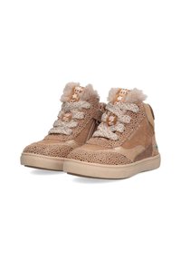 Braune High-Top-Sneaker aus perforiertem Wildleder, mit strukturierten Akzenten, Kunstfellbesatz am Schaft und kontrastierenden Schnüren. Verfügt über eine Gummisohle.
