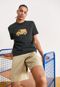 Carhartt WIP MYSTERY MACHINE - Camiseta estampada - black