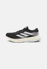 Επιλέχθηκε, core black/footwear white/carbon