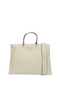 Borsa tote in pelle beige chiaro con due manici superiori. Presenta il logo del marchio impresso e dettagli cuciti su un lato. Texture liscia.