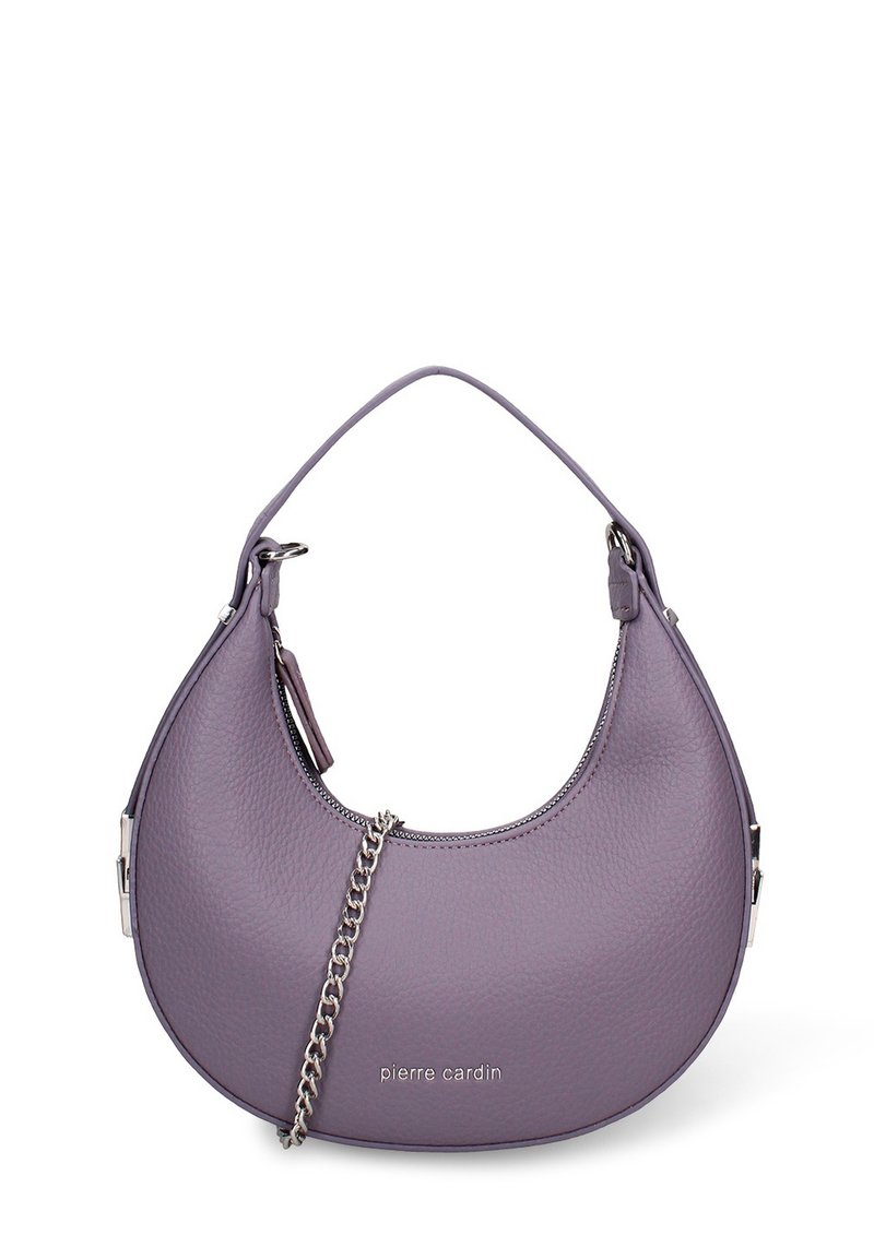 Borsa a mano in pelle viola a forma di mezzaluna, con manico corto e dettaglio a catena argento. Presenta una chiusura con cerniera e il marchio sul davanti.