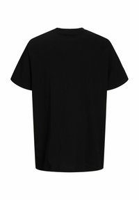 Camiseta de algodón negra, de manga corta, cuello redondo, corte relajado, textura suave, de un solo color sólido, sin logotipos ni patrones visibles.
