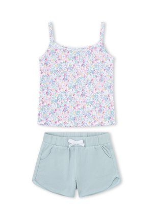 Top sin mangas con estampado floral en colores pastel combinado con pantalones cortos azul claro con cintura elástica, detalle de lazo blanco y bolsillos.