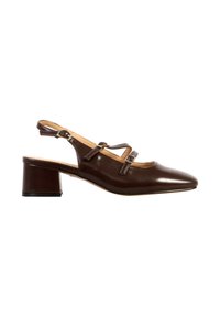 Chaussure slingback en cuir marron foncé avec deux fines brides à boucles, bout fermé pointu et petit talon carré.