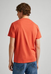 Pepe Jeans CONNOR - Paprasti marškinėliai - burnt orange