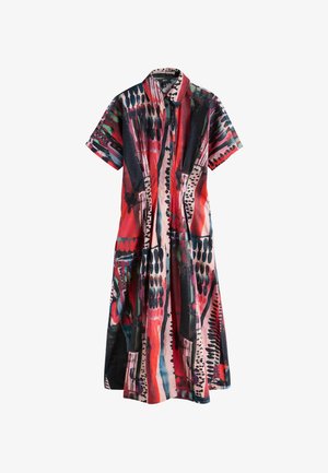 Krátký rukáv, šaty s knoflíky a límečkem, se vzorem v červených, černých, růžových a modrých tónech na splývavé látce.