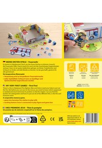 Feuer-themed Spielpaket mit einem bunten Karton Feuerwachen-Design, hölzernen Feuerwehrmannfiguren und verschiedenen runden Spielmarken.