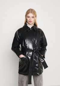 Weekday JANIS SHORT JACKET - Casaco curto - black