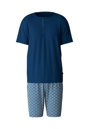 Blauwe katoenen shirt met een ronde hals en een drieknopenrij, gecombineerd met gestreepte shorts in blauwtinten met een geometrisch ontwerp.