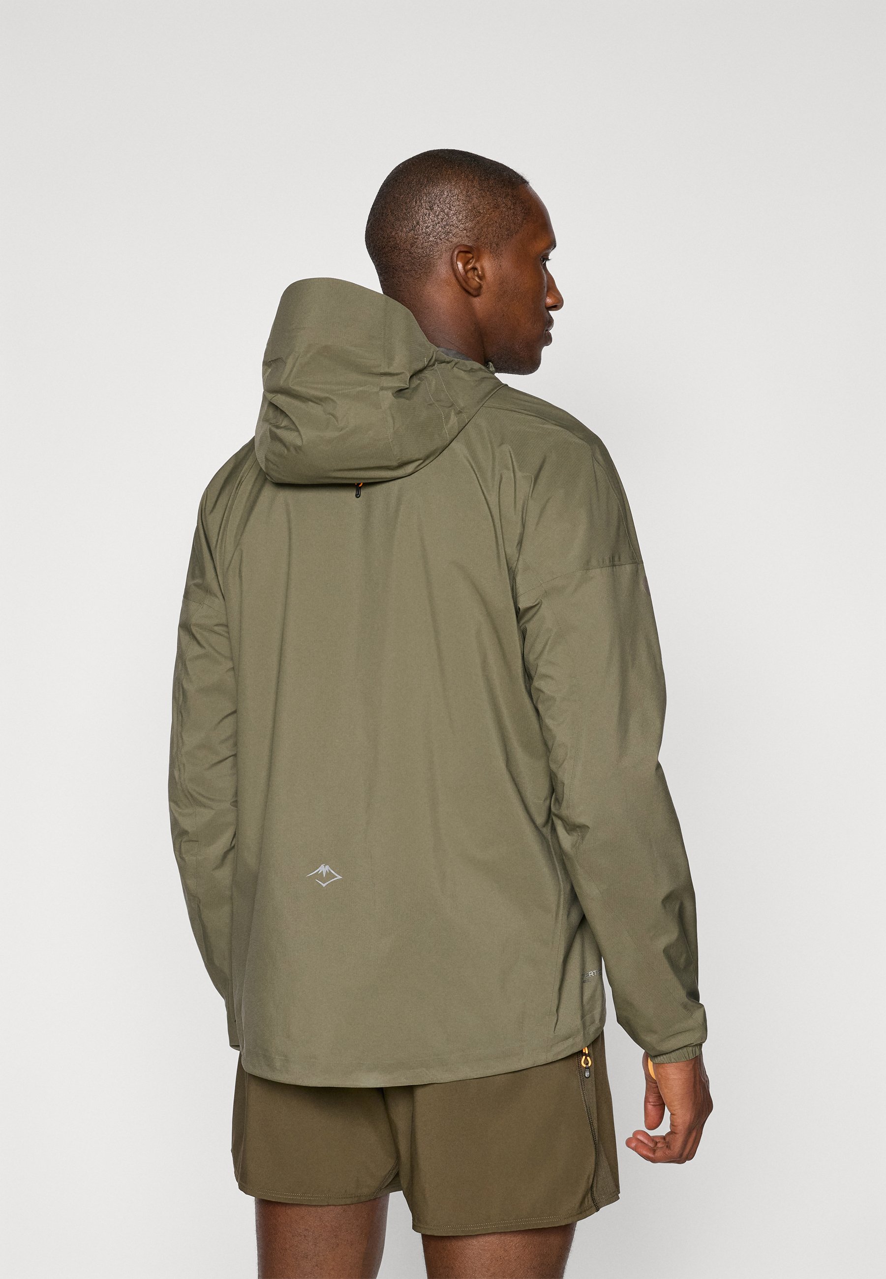 ASICS FUJITRAIL ELITE WATERPROOF JACKET - Vindjakke - mantle green