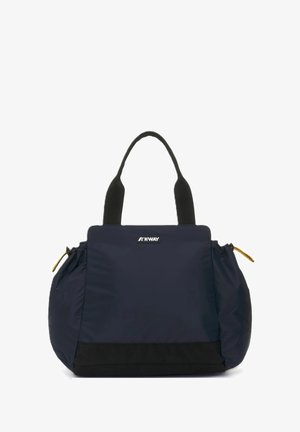 Marineblauwe nylon tas met zwarte accenten, dubbele handgrepen aan de bovenkant, elastische zijvakjes en gouden hardware. Voorzien van een logo aan de voorkant.
