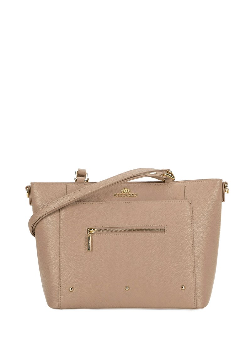 Borsa a tracolla in pelle beige con forma strutturata, dotata di una tasca frontale con zip e hardware in tonalità oro, incluso il logo e borchie lungo la base.