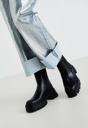 Stiefelette - black
