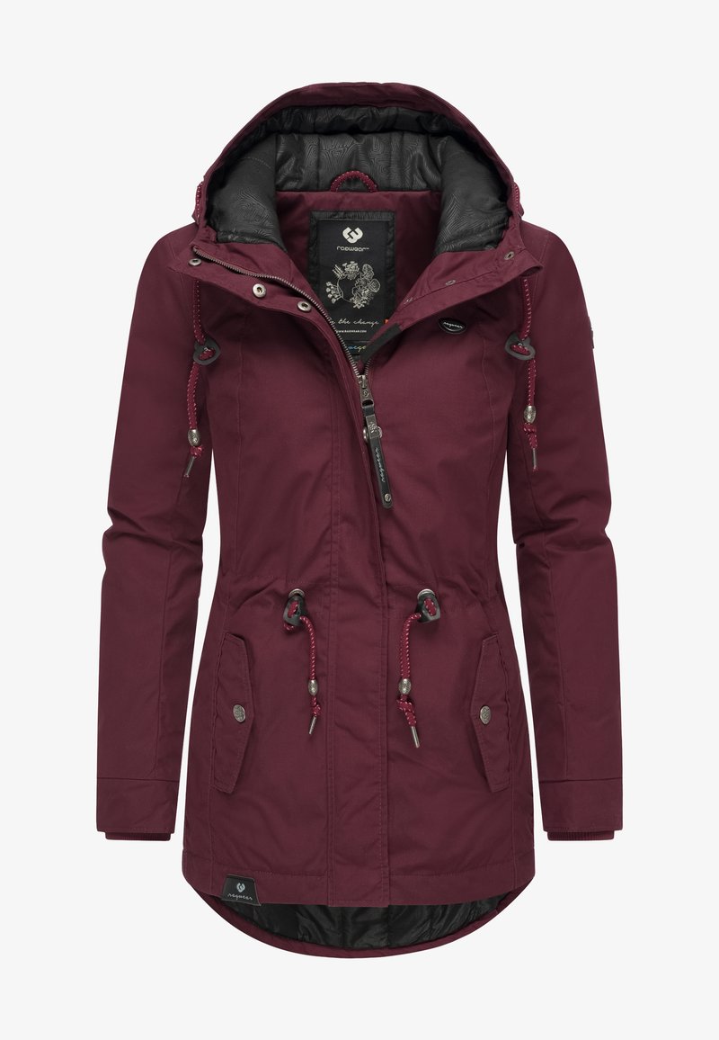 Burgundowa damska kurtka z zamkiem z przodu, regulowanymi trokami w kapturze i w pasie oraz dwiema bocznymi kieszeniami. Podszewka wewnętrzna.