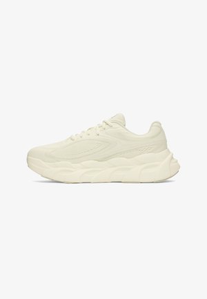 Under Armour, HB RUNNER 2 - Laufschuh Straße - winter white