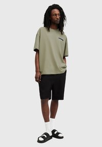 AllSaints REDACT CREW - T-shirts med print - eden green