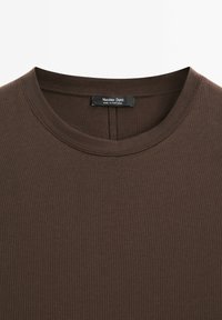 Thumbnail Image 9