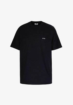 T-shirt nera in cotone, con scollatura rotonda e maniche corte. Piccolo logo bianco "arte" sul lato sinistro del petto. Design semplice.