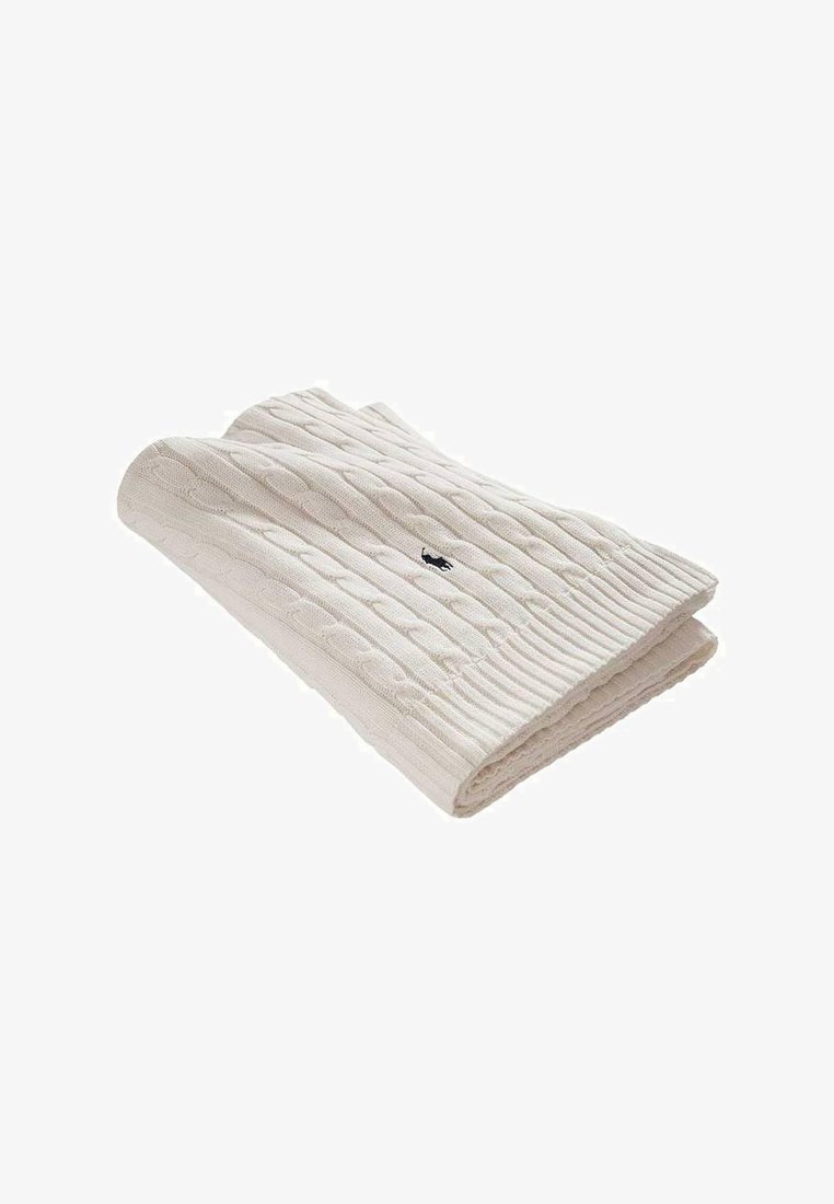 Πλεκτό πουλόβερ εκρού με πτυσσόμενο σχεδιασμό, ριμπ τελείωμα και μικρό μαύρο κεντημένο λογότυπο στο κέντρο.