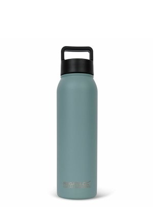 Borraccia isolata blu opaco con tappo nero a vite con manico, dimensionata per attività all'aperto, marchio "Regatta Great Outdoors."