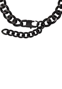 Collana in metallo nero con anelli intrecciati e un gancio sicuro; presenta una superficie liscia e lucida e un design audace e massiccio.