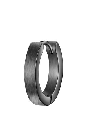 Zwarte geborstelde metalen ring met een glad, gebogen ontwerp en een subtiele opening, die een gestructureerde afwerking en strakke, moderne esthetiek toont.