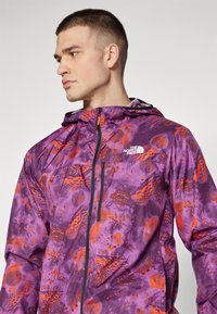 The North Face HIGHER RUN JACKET - Tuulejope - vivid flame