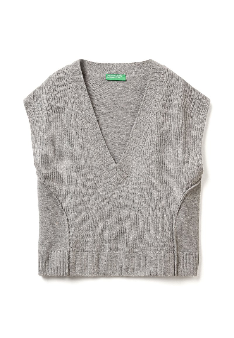 Lichtgrijze mouwloze sweater met V-hals, met een geribbelde zoom en een gestructureerd breipatroon. Label zichtbaar in de halslijn.