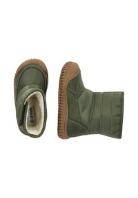 Bottes isolées vertes avec une tige rembourrée, semelle en caoutchouc et des coutures beige contrastantes. Elles présentent une doublure douce et un design hauteur cheville.