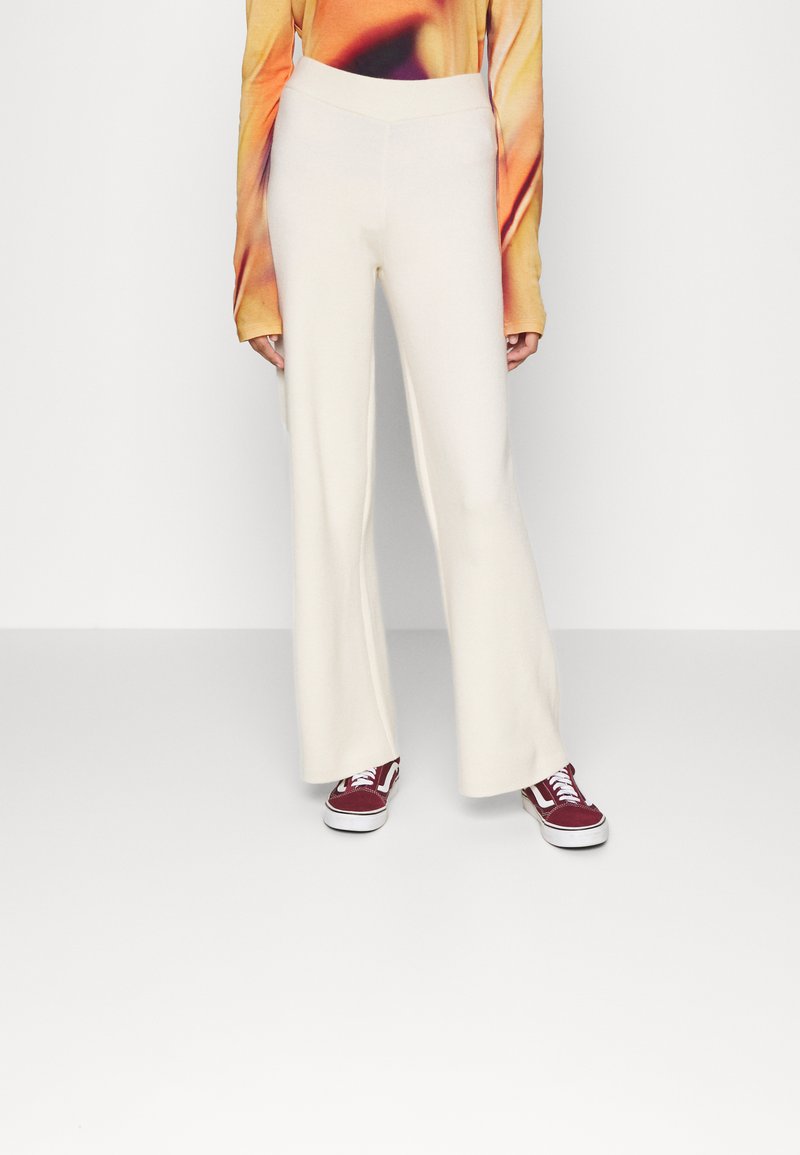 Vero Moda VMGOLD NEEDLE TROUSERS - Calças - birch