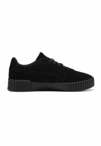 Schwarzer Sneaker aus Wildleder mit flacher Gummisohle, runder Zehenform und Schnürdesign; verfügt über strukturierte Akzente und dezente Branding-Elemente.